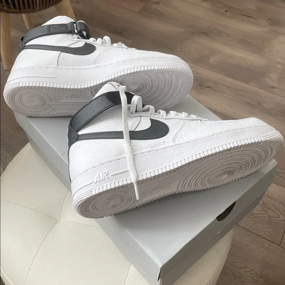 Nike Men's Air Force 1 High '07 White/Black Size:10 - Picture 5 of 6